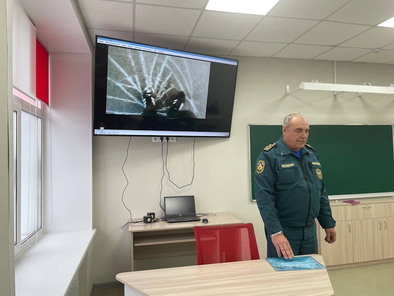Проведены занятия по безопасному поведению на водоемах в зимний период.