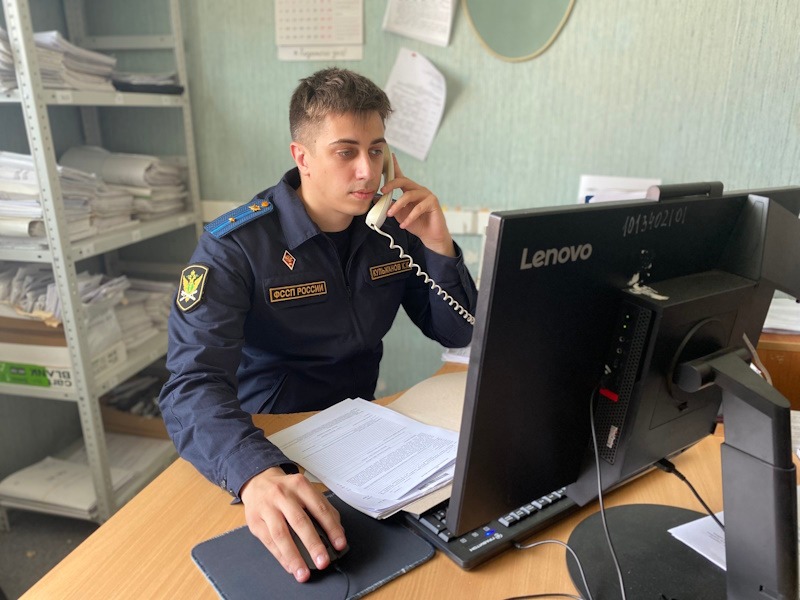 Судебные приставы обеспечили перенос стены гаража на нормативное расстояние.