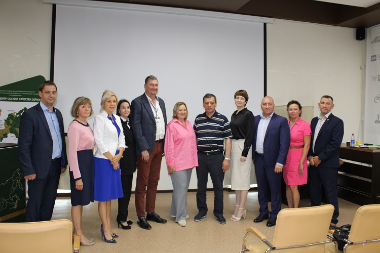 Руководители новых филиалов Центра оценки качества зерна встретились в Барнауле по определению стратегии развития.